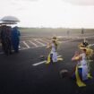 Pemprov Kalsel Suguhkan Tarian Baksa Kambang sambut kedatangan Panglima Komando Armada II, Laksamana Muda TNI Ariantyo Condrowibowo, di Bandara Syamsudin Noor, Sabtu (18/1/2025). foto-adpim