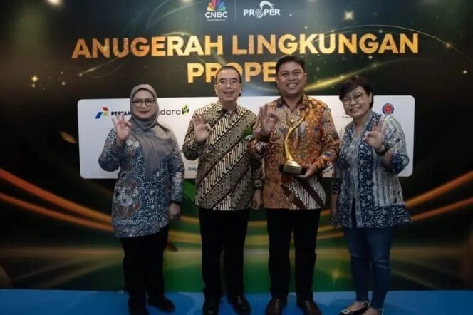 
 PT. Indocement Raih Predikat Proper Emas dari Menteri Lingkungan Hidup