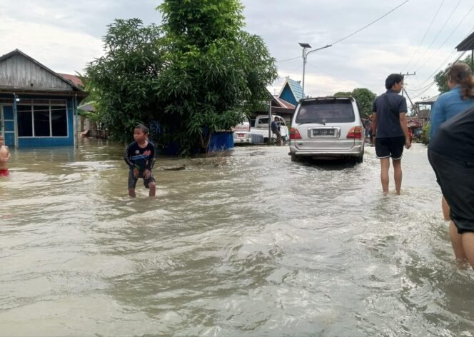 
 Akibat Banjir, Mayoritas Warga Desa Kelampayan Tengah Tidak Dapat Bekerja