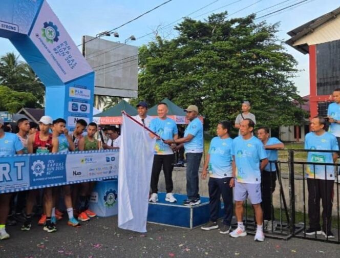 
 Sekda Kapuas Lepas Peserta Run 10K dan 5K Promosikan UMKM