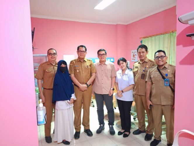 
 Pj Bupati Kapuas  Kunjungi Layanan Klinik Kesehatan Mata Di RSUD Kapuas