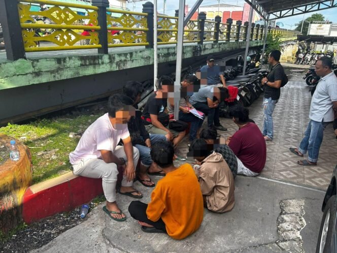 
 Polisi Amankan Delapan Remaja Terlibat Pengeroyokan di Sungai Tabuk