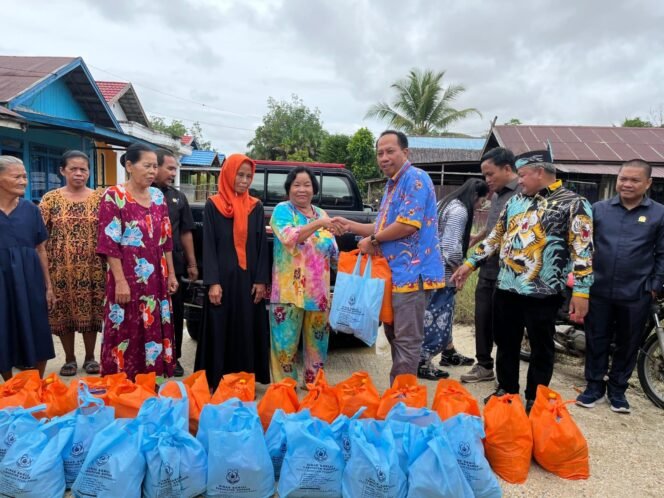 
 Pemkab Kapuas Salurkan Bantuan untuk Korban Banjir