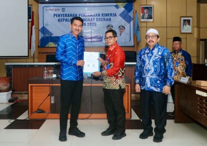 
 Pimpinan OPD Kabupaten Banjar Teken Perjanjian Kinerja