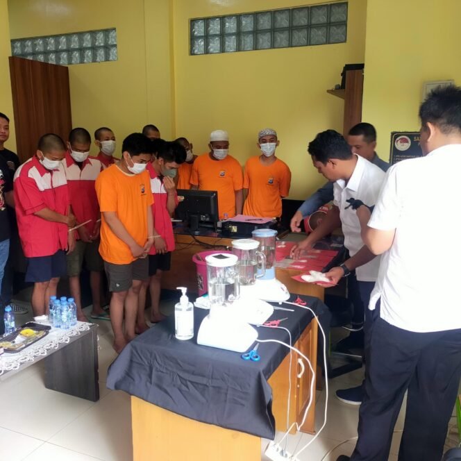 
 Polres Banjarbaru Musnahkan Barbuk Sabu dan Ekstasi