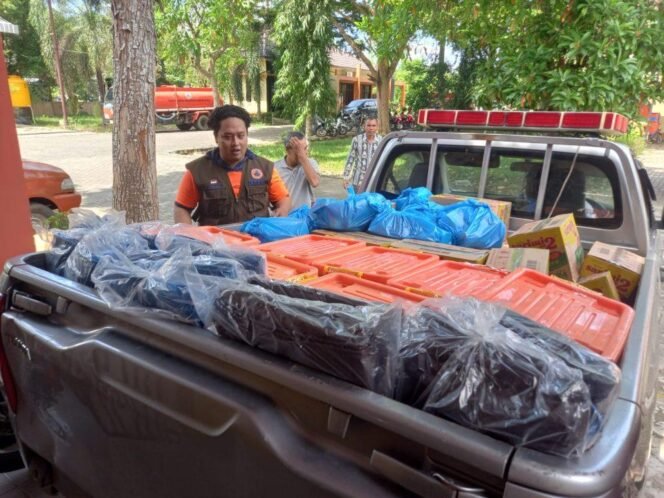 
 Puting Beliung Merusak Puluhan Rumah, BPBD Banjar Salurkan Bantuan Logistik