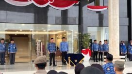 Bupati Kotabaru Sayed Jafar memimpin apel, Senin (17/2/2025). foto-diskominfokotabaru