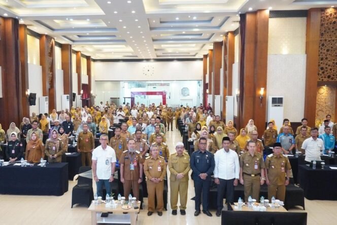 
 Pemkab Banjar melalui Bappedalitbang menggelar Forum Konsultasi Publik untuk penyusunan RPJMD tahun 2025-2029, di Hotel Roditha Banjarbaru, Selasa (25/2/2025) pagi. foto-RSB