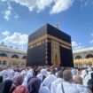 Jemaah sedang melakukan tawaf di Masjidil Haram Mekkah. foto-Baznas