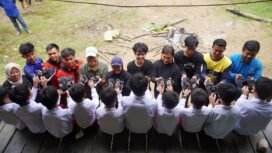 Dokumentasi penyerahan donasi Gerakan Buku Meratus. foto-istimewa