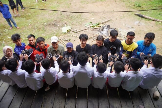 
 Dokumentasi penyerahan donasi Gerakan Buku Meratus. foto-istimewa