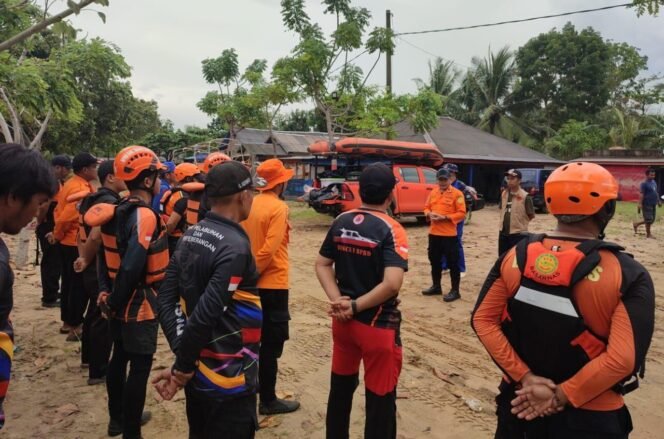 
 Nelayan Hilang di Perairan Batakan, Tim SAR Gabungan Lakukan Pencarian Intensif