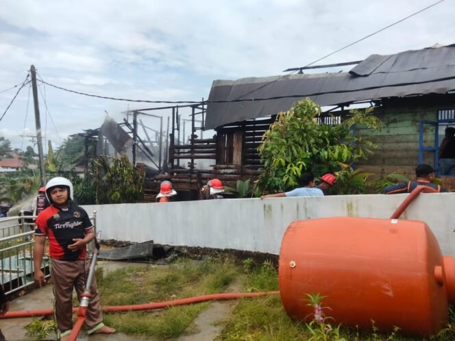 
 Lima Rumah Hangus Terbakar di Gunung Mandar Kotabaru