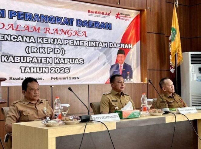 
 Wakil Bupati Kapuas, Dodo, membuka Forum Perangkat Daerah di Aula Bappelitbangda Kapuas, Selasa (25/2/2025). foto-istimewa