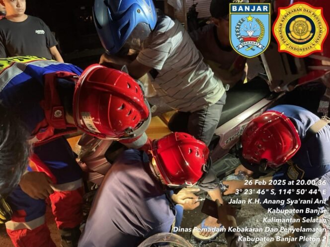 
 Kaki Pengendara Motor Tertusuk Standar, DPKP Banjar Lakukan Evakuasi