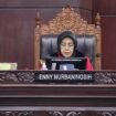 Hakim MK, Enny Nurbaningsih. foto-dok. MK