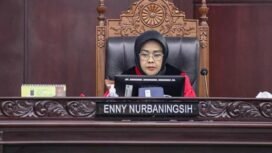Hakim MK, Enny Nurbaningsih. foto-dok. MK
