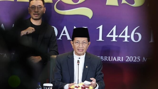 
 Menteri Agama Nasaruddin Umar mengumumkan ketetapan sidang isbat bahwa 1 Ramadan 1446 H bertepatan dengan 1 Maret 2025, pada Jumat (28/2/2025). foto-Kemenag RI