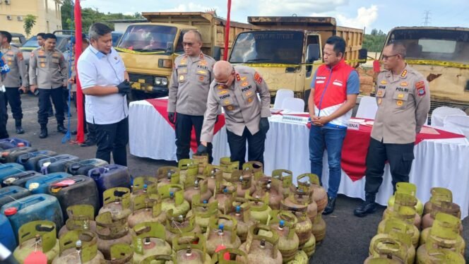 
 Polda Kalsel Sita Ratusan Tabung Elpiji dan 2,5 Ton Biosolar Bersubsidi Ilegal