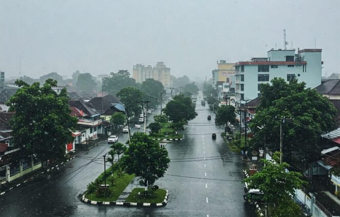 
 Iustrasi hujan sedang di wilayah Kalsel. foto-geminiai