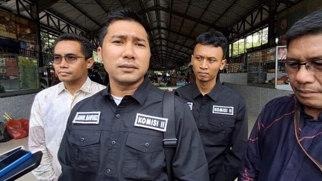 
 Jelang Haul Guru Sekumpul, Komisi II DPRD Banjar Sidak Pasar Martapura