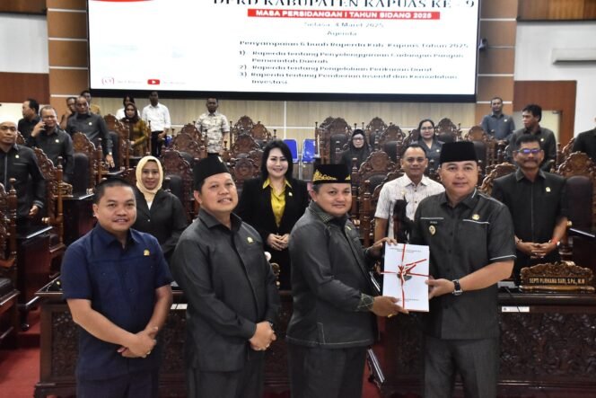 
 Sidang Paripurna, Pemkab Kapuas Ajukan Enam Raperda ke DPRD