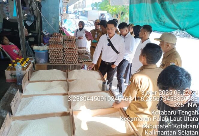 
 Diskoperindag dan Satgas Pangan Kotabaru Pantau Harga dan Stok Bahan Pokok