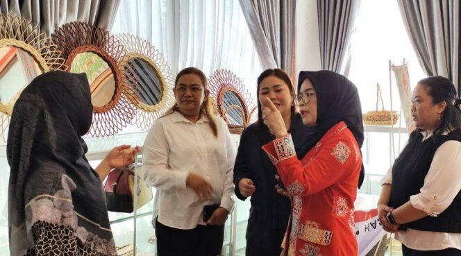 
 Ketua Dekranasda Kapuas: Kerajinan Lokal Terus Ditingkatkan
