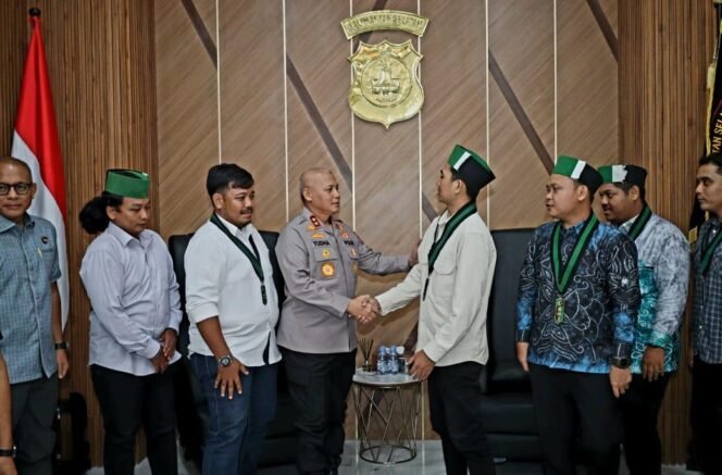 
 Kapolda Kalsel Terima Audiensi HMI, Ajak Mahasiswa Sampaikan Aspirasi Secara Damai