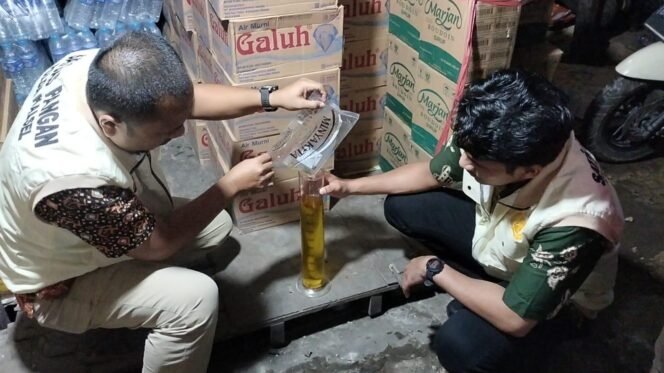 
 Polda Kalsel Gencar Periksa Minyakita; Jika Kurang Takaran Laporkan!