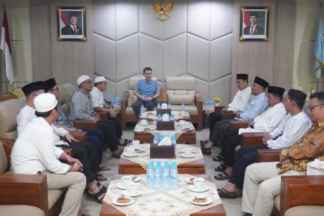 
 Bupati Banjar Terima Laporan Akhir Dana Pilkada dari KPU dan Bawaslu