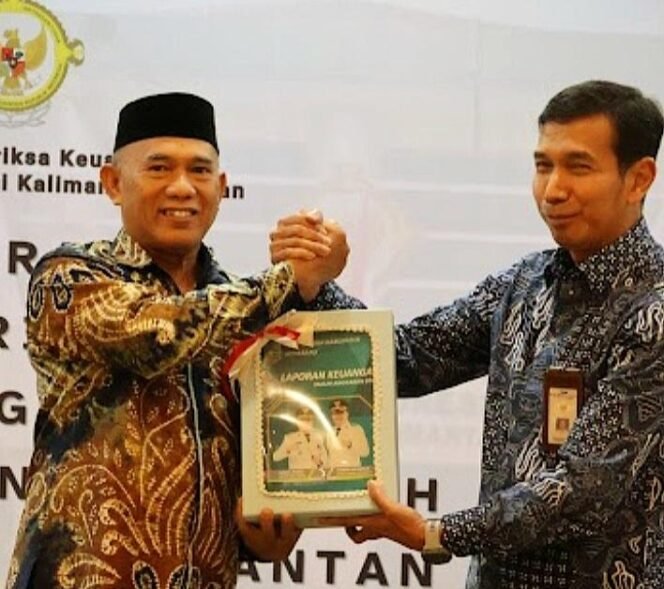 
 Bupati Kotabaru Serahkan LKPD Unaudited 2024 ke BPK Kalsel