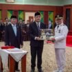 Sertijab dari HM Aditya Mufti Ariffin, Wali Kota Banjarbaru periode 2021-2025, kepada Subhan Nor Yaumil sebagai Pj Walikota Banjarbaru, Kamis (27/3/2025). foto-MC Banjarbaru