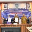 acara Penandatanganan Perjanjian Pendampingan Halal Self Declare, dari perwakilan Halal Center Cendekia Muslim (HCCM) Kalsel, Senin (3/3/2025). foto-haris