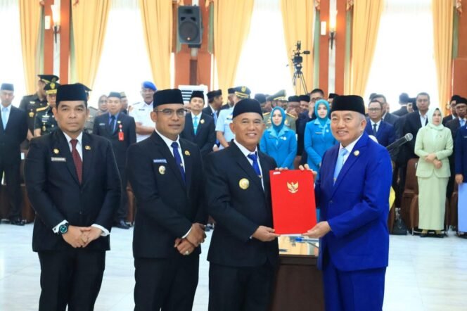 
 Bupati dan Wabup Kotabaru Terima SK Mendagri, Fokus pada Program Prioritas