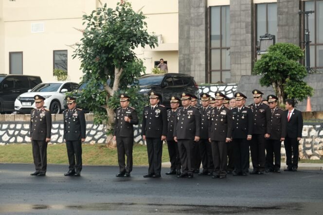 
 4 Pejabat Utama dan 4 Kapolres di Lingkungan Polda Kalsel Berganti