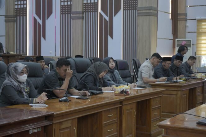 
 Rapat Dengar Pendapat (RDP) di DPRD Balangan, Senin (17/3/2025). foto-istimewa