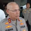Kapolda Kalsel, Irjen Pol Rosyanto Yudha Hermawan saat diwawancarai wartawan di Polres Banjarbaru, Senin (24/3/2025). foto-Hendra