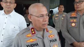 Kapolda Kalsel, Irjen Pol Rosyanto Yudha Hermawan saat diwawancarai wartawan di Polres Banjarbaru, Senin (24/3/2025). foto-Hendra