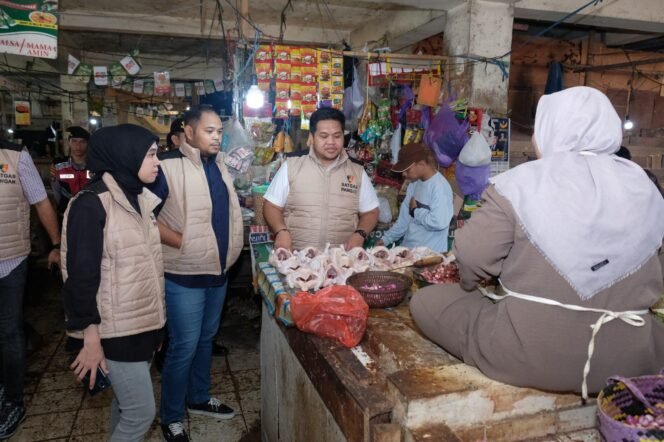 
 Jelang Idulfitri, Satgas Pangan Polda Kalsel Sidak Pasar Ahad Kertak Hanyar, Cek Harga Bapokting