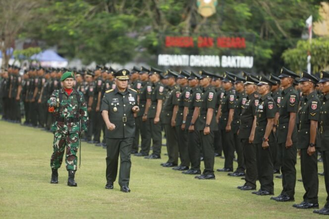 
 Pangdam IV Mulawarman Lantik 354 Bintara TNI AD