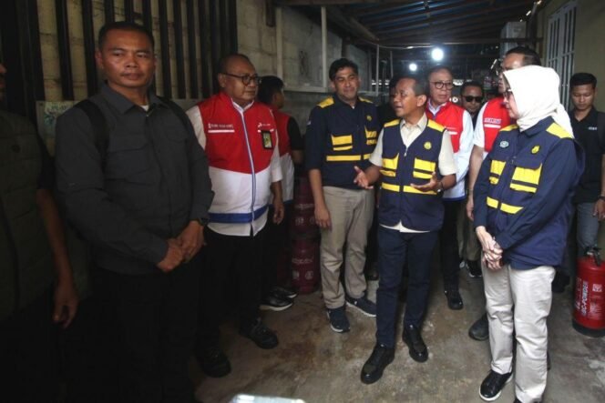 
 Bahlil Pastikan Stok BBM dan LPG di Kalimantan Aman Sampai Lebaran
