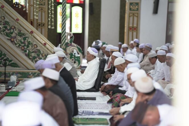 
 Wabup Banjar Salat Idulfitri di Masjid Agung Al Karomah Martapura