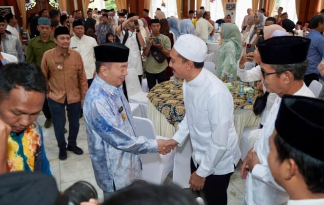 
 Bupati Banjar Silaturahmi dengan Gubernur Kalsel di Open House Idulfitri