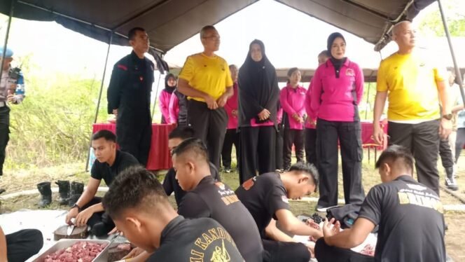 
 Kapolda Kalsel Cek Kesiapan Dapur Umum Haul ke-219 Datu Kalampayan