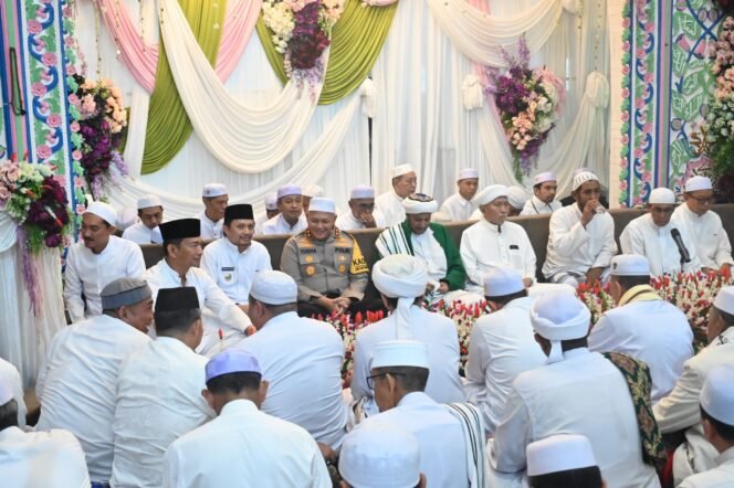 
 Kapolda Kalsel Hadiri Haul ke-219 Syekh Muhammad Arsyad Al-Banjari