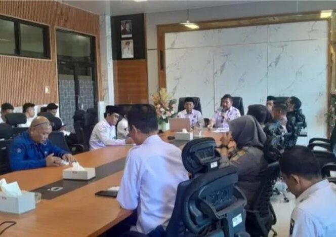 
 Pemkab Kotabaru Gelar Rapat Persiapan Keberangkatan Calon Jemaah Haji 2025