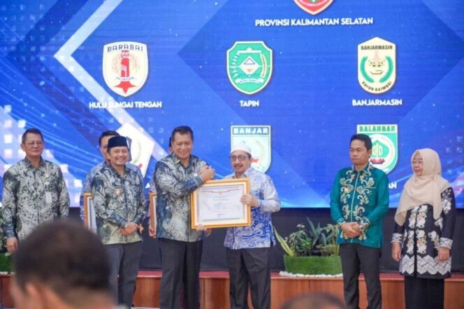 
 Pemkab Banjar Raih Penghargaan Pelayanan Publik dari KemenPAN-RB