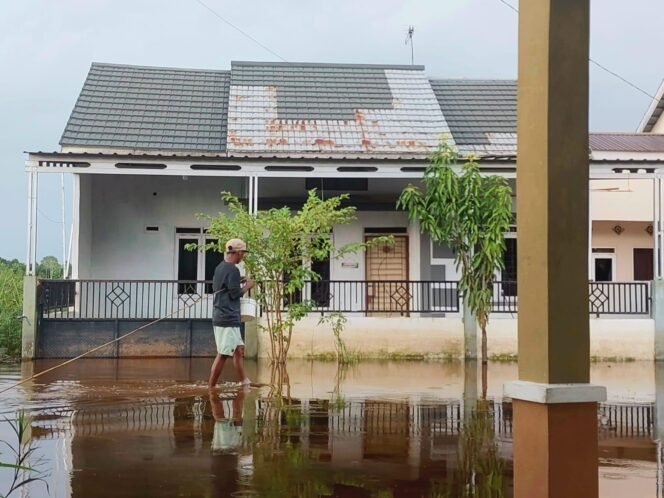 
 Banjir di Desa Bincau, Martapura, Kabupaten Banjar, pada Selasa (8/4/2025). foto-hendra