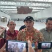 GM PT Angkasa Pura Indonesia Bandara Syamsudin Noor Banjarmasin, Khaerul Assidiqi (tengah). Foto-Hendra